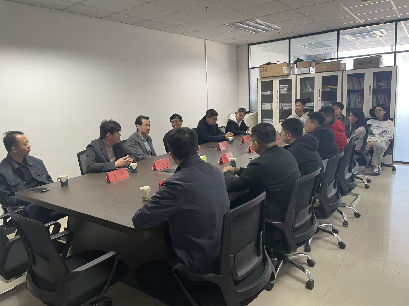 聚焦数智赋能心理健康:数据赋能实验室牵头举办校企合作座谈会,共探合作新路径 聚焦数智赋能心理健康:数据赋能实验室牵头举办校企合作座谈会,共探合作新路径